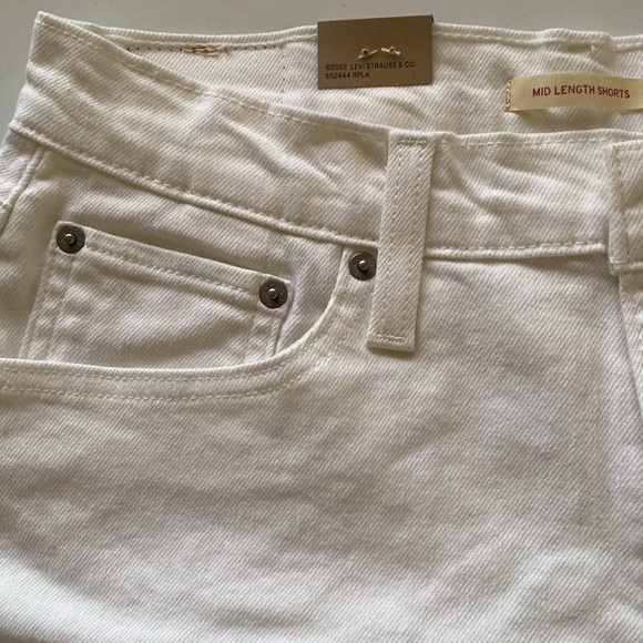 Levi Strauss & co women mid-Rise short size 30 - Picture 2 of 5